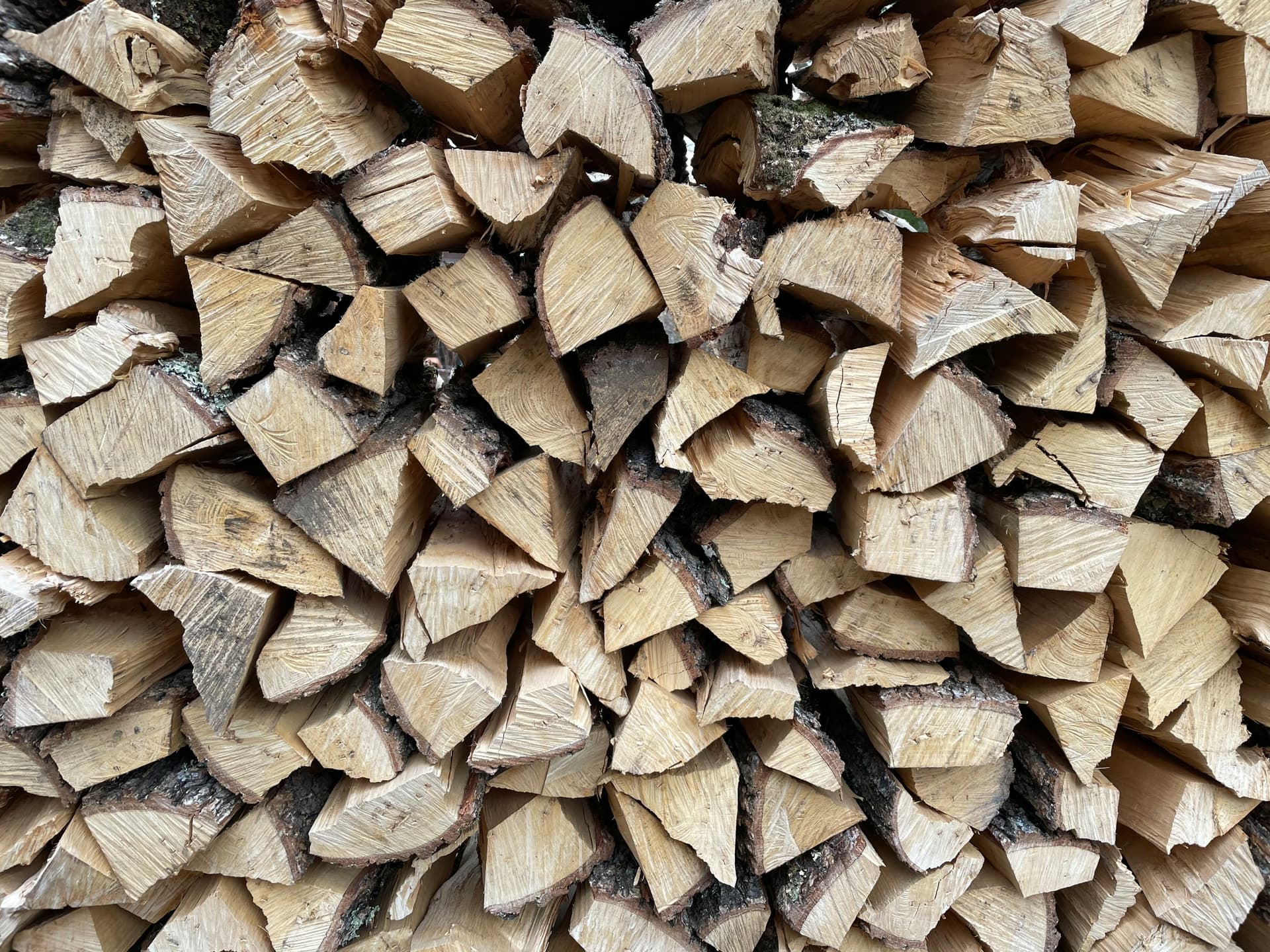 Bulk Firewood France: Premium Fuel for Efficient Heating