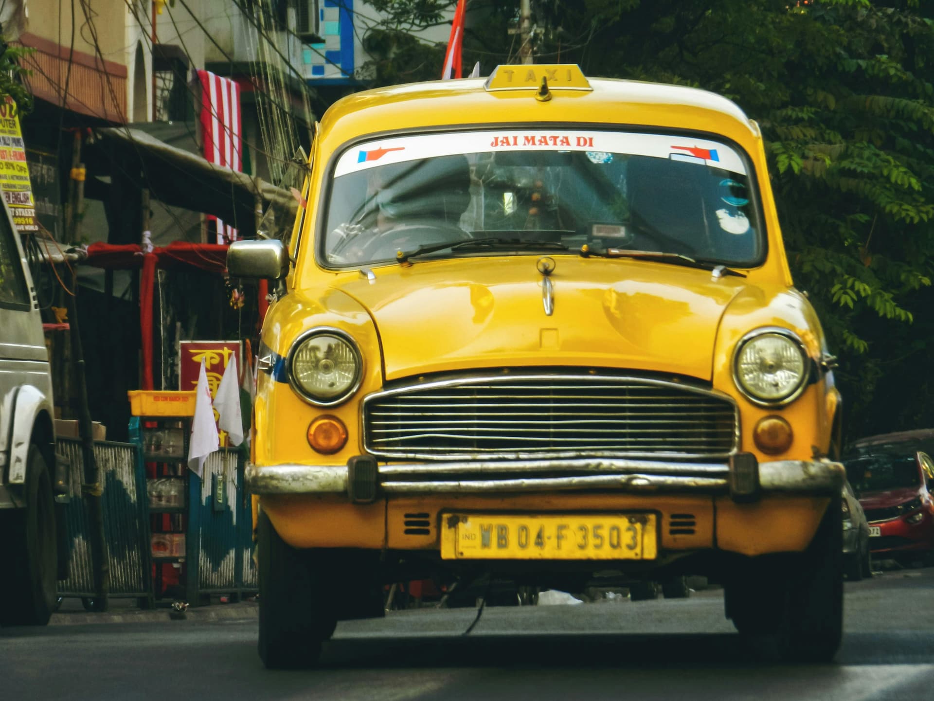 Book Pyrford Minicabs for Heathrow &amp; Gatwick Transfers