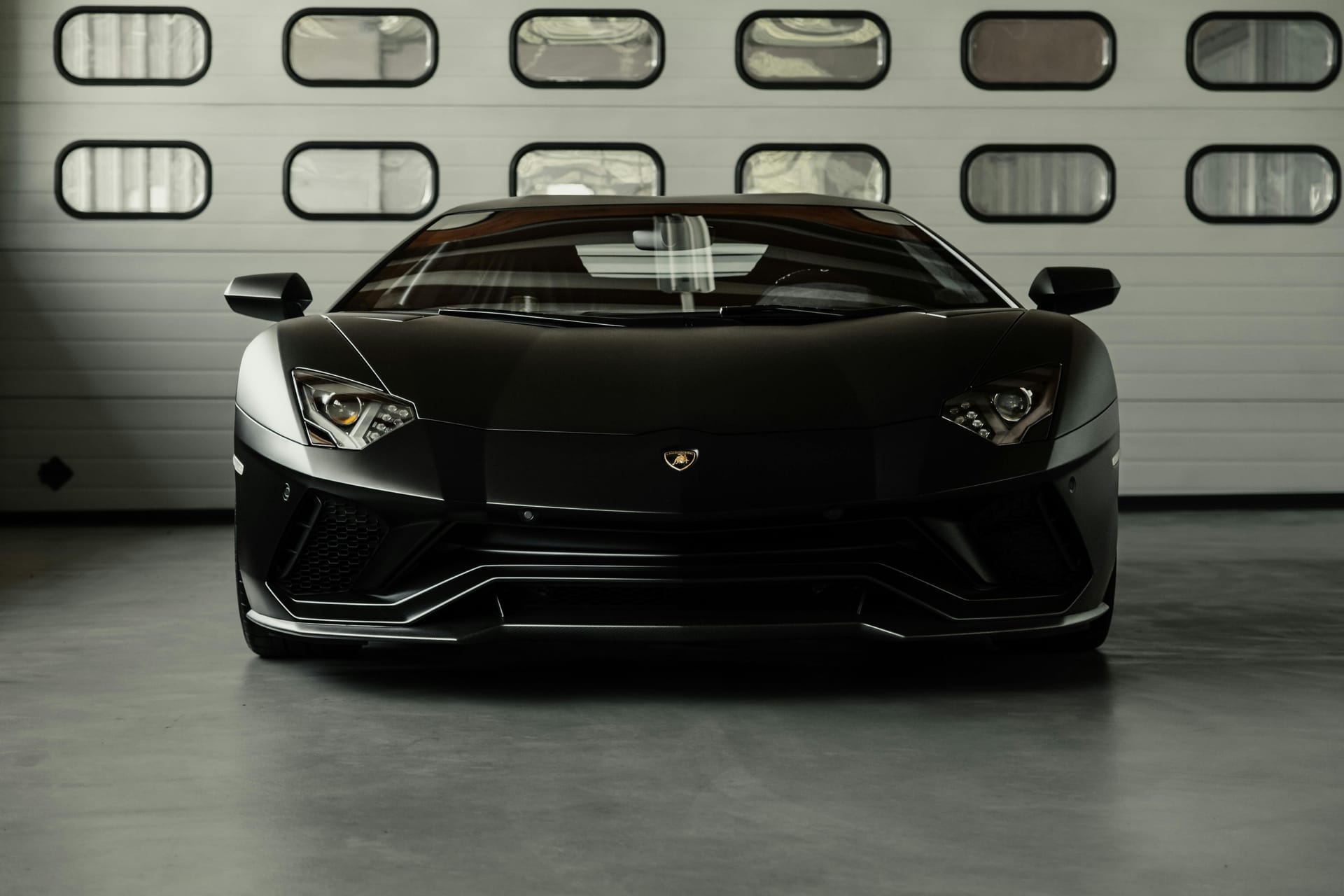 Make a Statement with Luxury Car Service for Executives