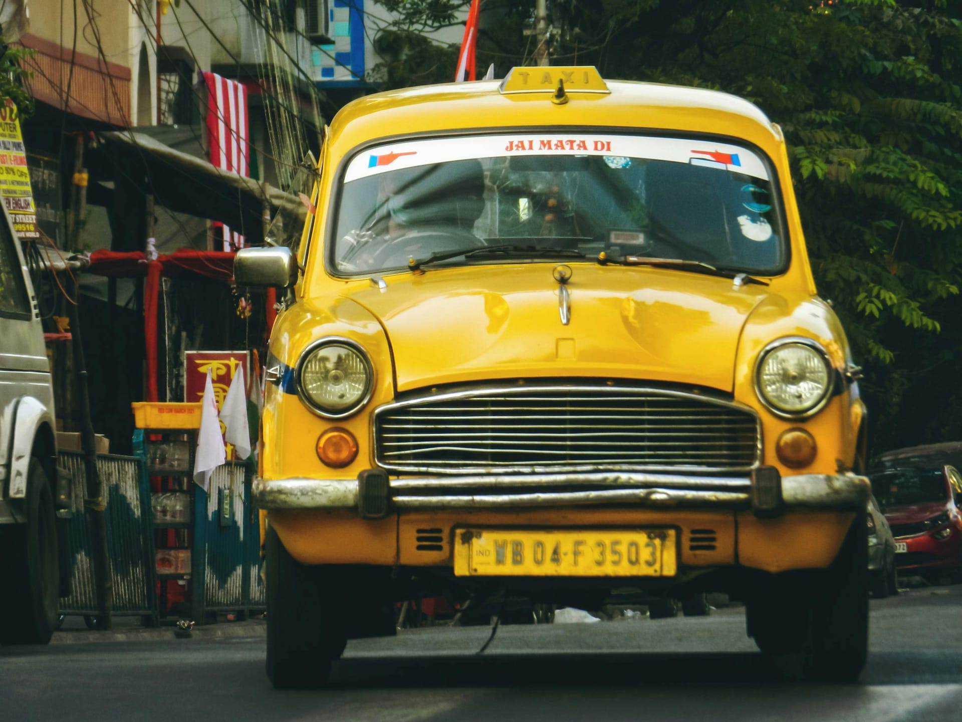 Book Pyrford Minicabs for Heathrow & Gatwick Transfers