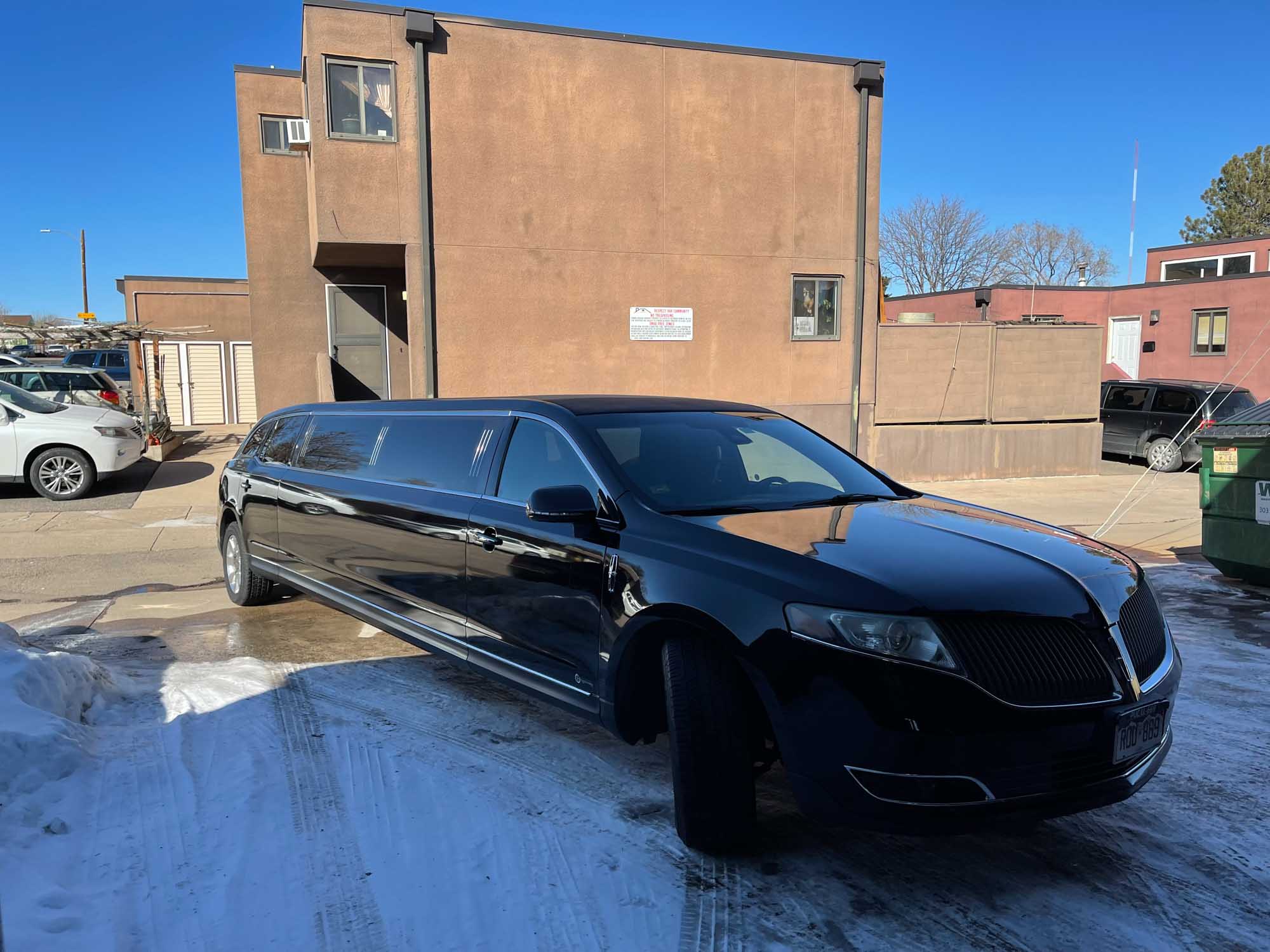 Luxury Limo from Seattle to Vancouver VIP Travel