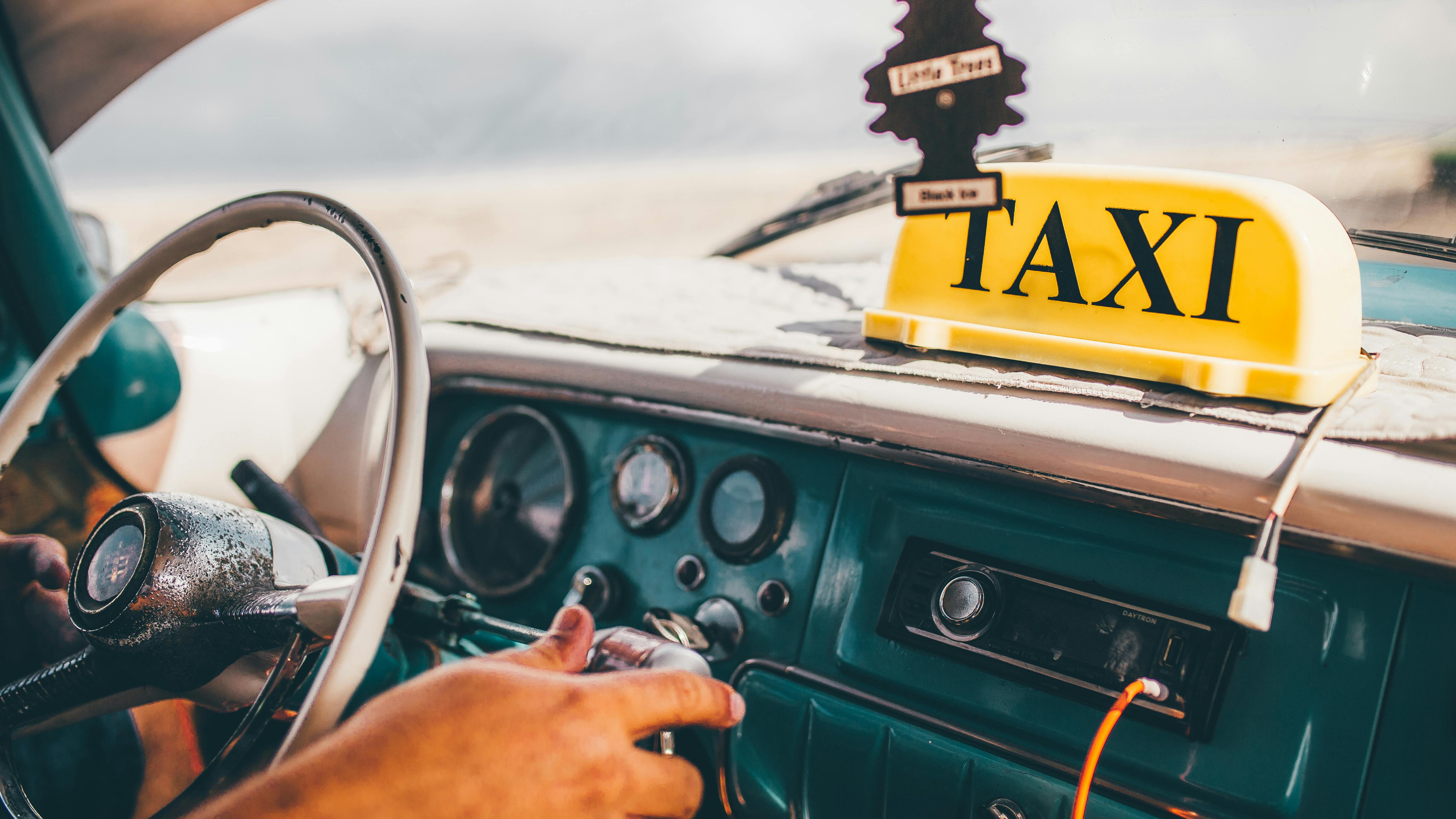 Claygate Airport Taxi Services – Safe and Punctual